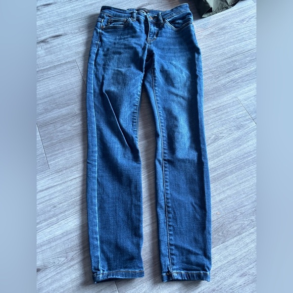 🌸Judy Blue Straight Leg Denim Jeans. Size 3 can fit 5 - Picture 1 of 6